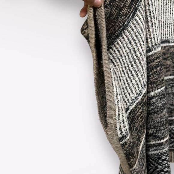 GAP One Size Poncho Wool Boho Gray Warm Knit Lagenlook Chunky Stripe Winter Fall - Picture 5 of 7